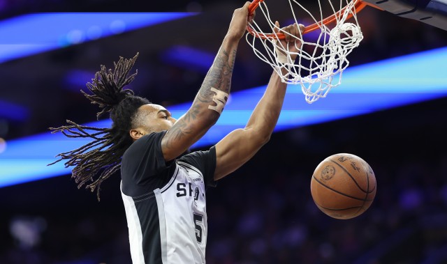 足球比分-米奇：卡斯尔在对阵76人时强势发挥 成为球队取胜的关键因素之一