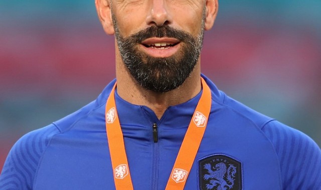 竞彩足球资讯分析-荷兰足协官宣范尼斯特鲁伊2月1日加入国家队教练组|世界杯|罗纳德·科曼|荷兰国家队|科曼|罗纳德_新浪体育_新浪新闻