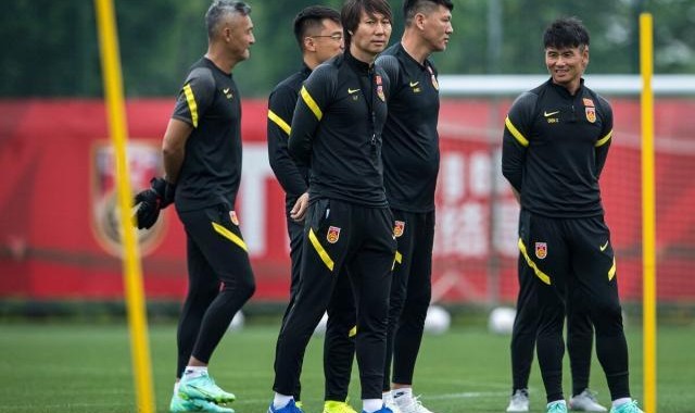 竞彩足球-国足封闭区内上量训练 李铁继续冲刺12强赛