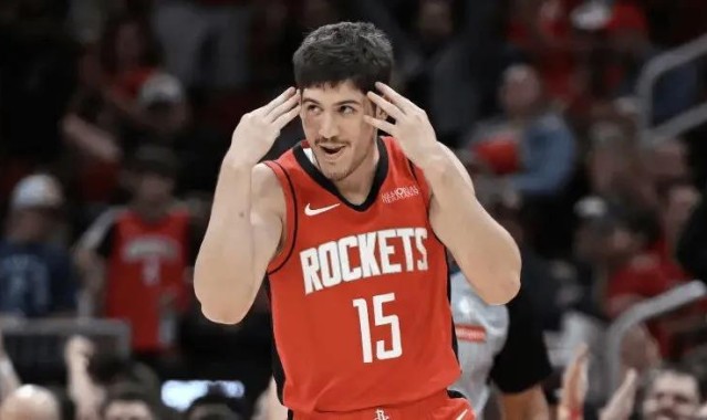 火箭最惨球员诞生！为练阿门，谢泼德频繁折返跑，太可怜了！