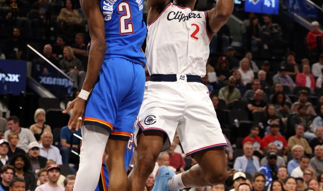 竞彩足球推荐-本赛季15场比赛区间场均30+且命中率50/40/90%的球员：小卡、SGA